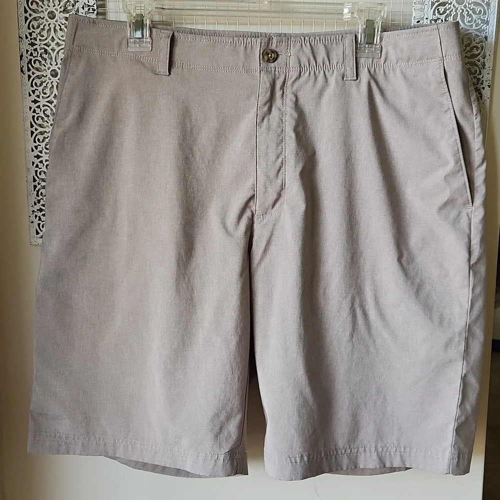 PGA Tour Shorts‎ Men's sz 38 tan golf